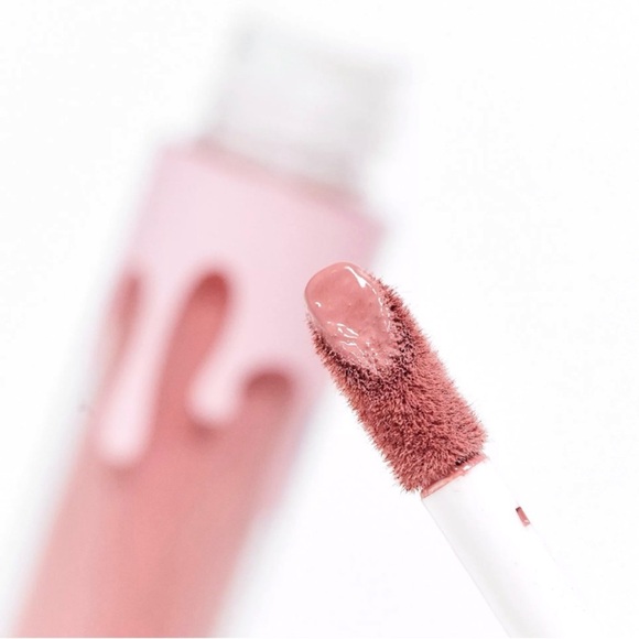 Lip Shine Lacquer By Kylie Cosmetics - Picture 2 of 3